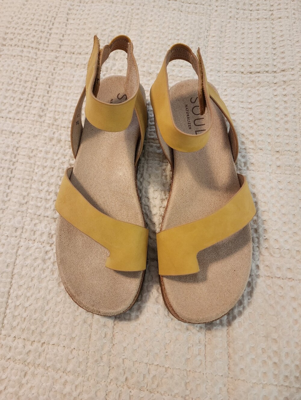 Soul By Naturalizer Maize Yellow Strappy Toe Hold Women's Sandals 9 Wedge Comfy